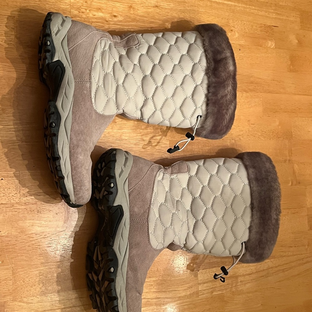 Women's Quilted L.L. Bean Winter Boots - Picture 6 of 11